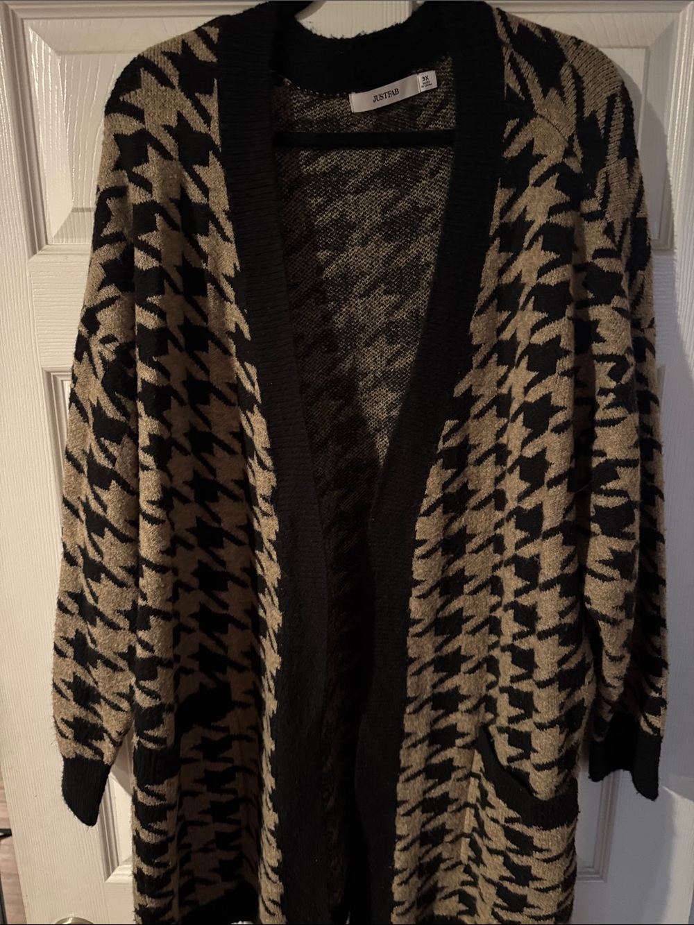 JustFab Black and Tan Houndstooth Open-Front Cardigan